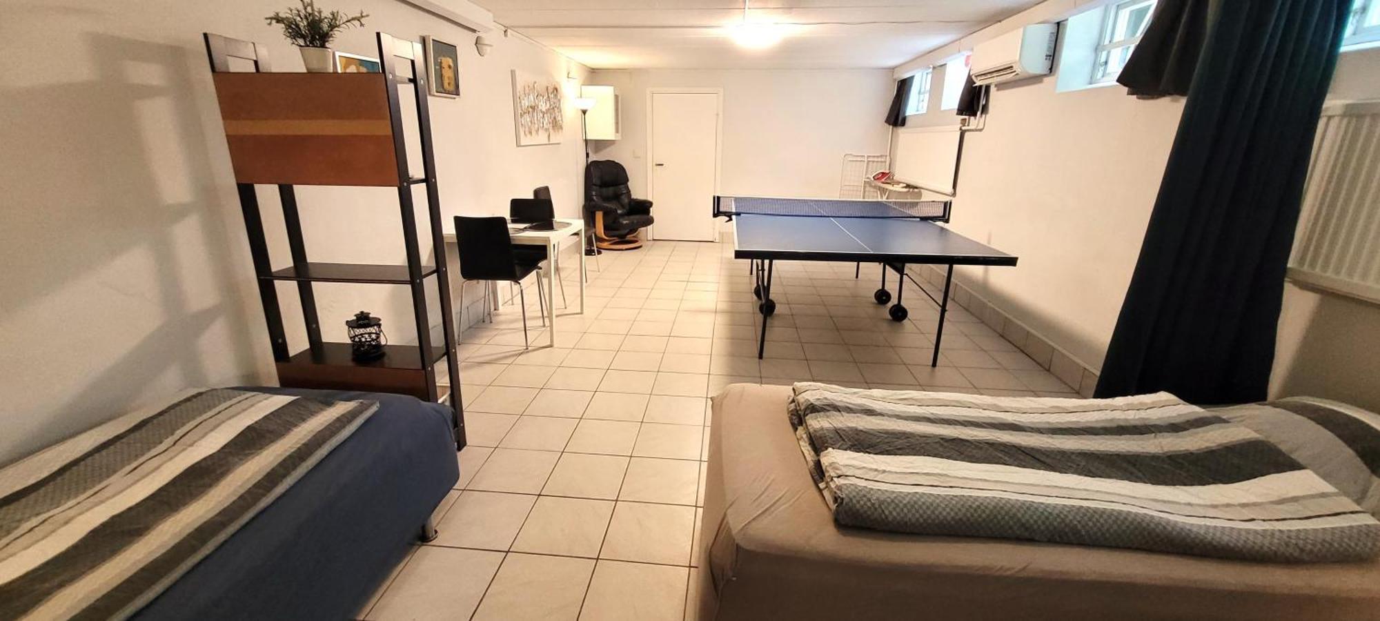 Spacious 110m2 2br Basement Retreat, Jacuzzi, Table Tennis & Garden Access Apartment *